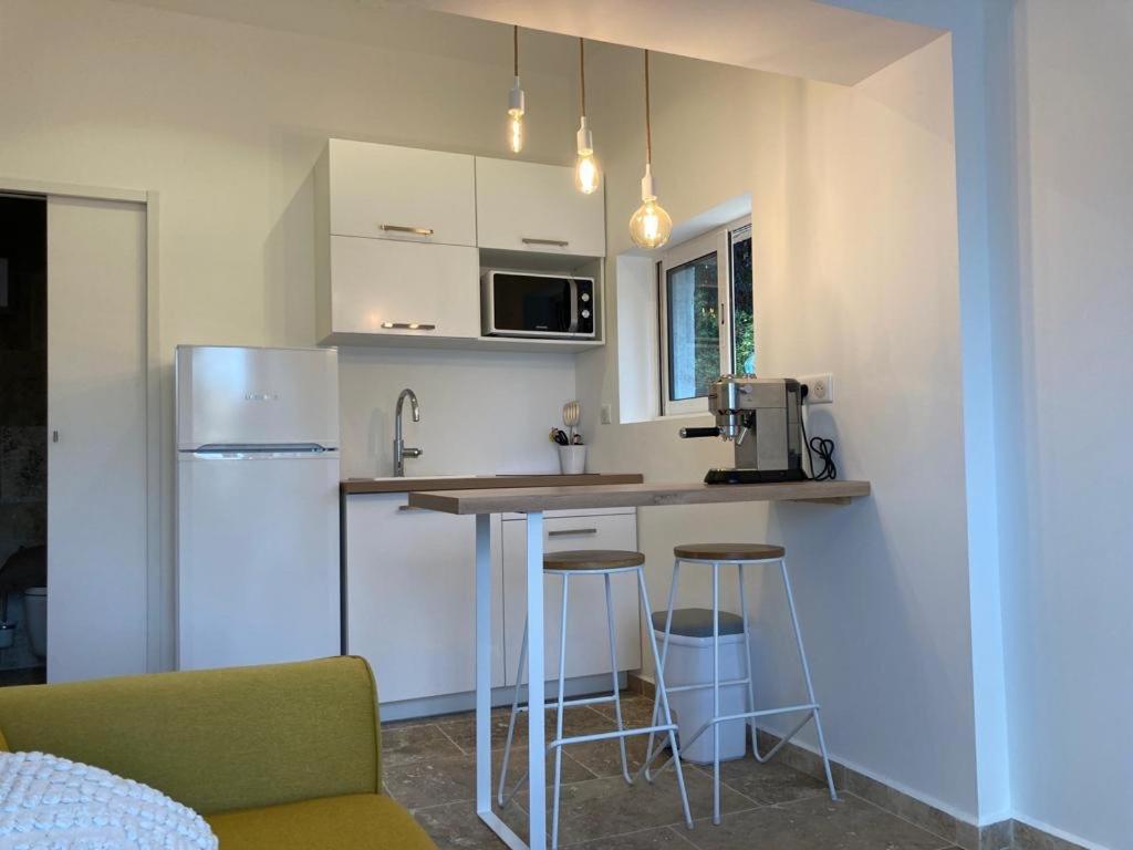 Charmant Studio Dans Villa - Parking - Jardin La Seyne-sur-Mer Εξωτερικό φωτογραφία